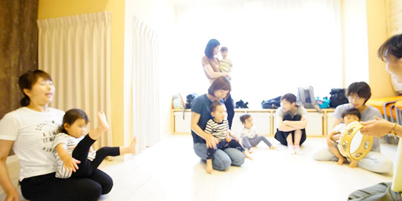 こども、子育てサポート すくすくプログラム 親子ふれあいリトミック